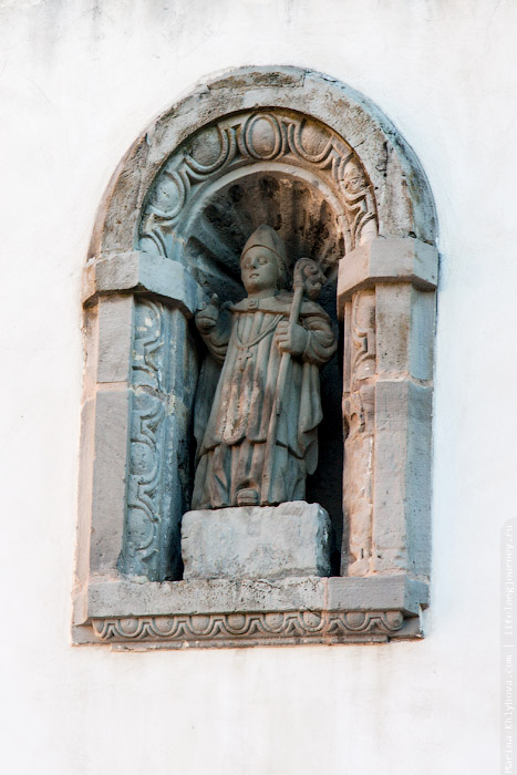 Скульптура на церкви а Шото де Луиньи